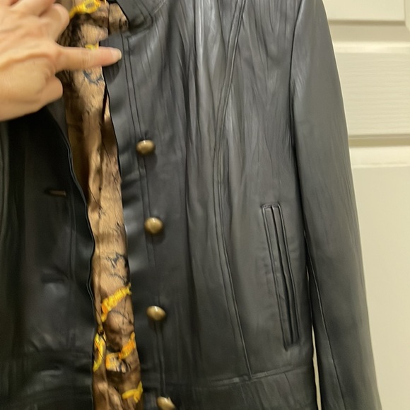 Identify black leather jacket (sz 6) - Picture 5 of 9